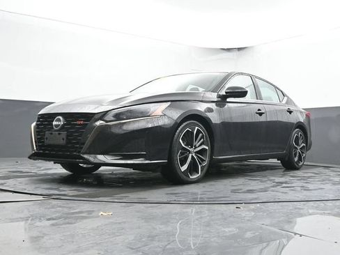 Used 2024 Nissan Altima 2.5 SR FWD image 47