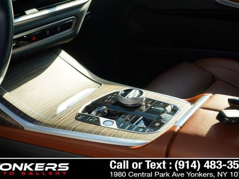 Used 2024 BMW X7 M60i w/ Executive Package image 41