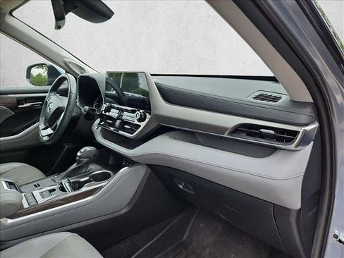 Used 2022 Toyota Highlander Limited FWD image 21