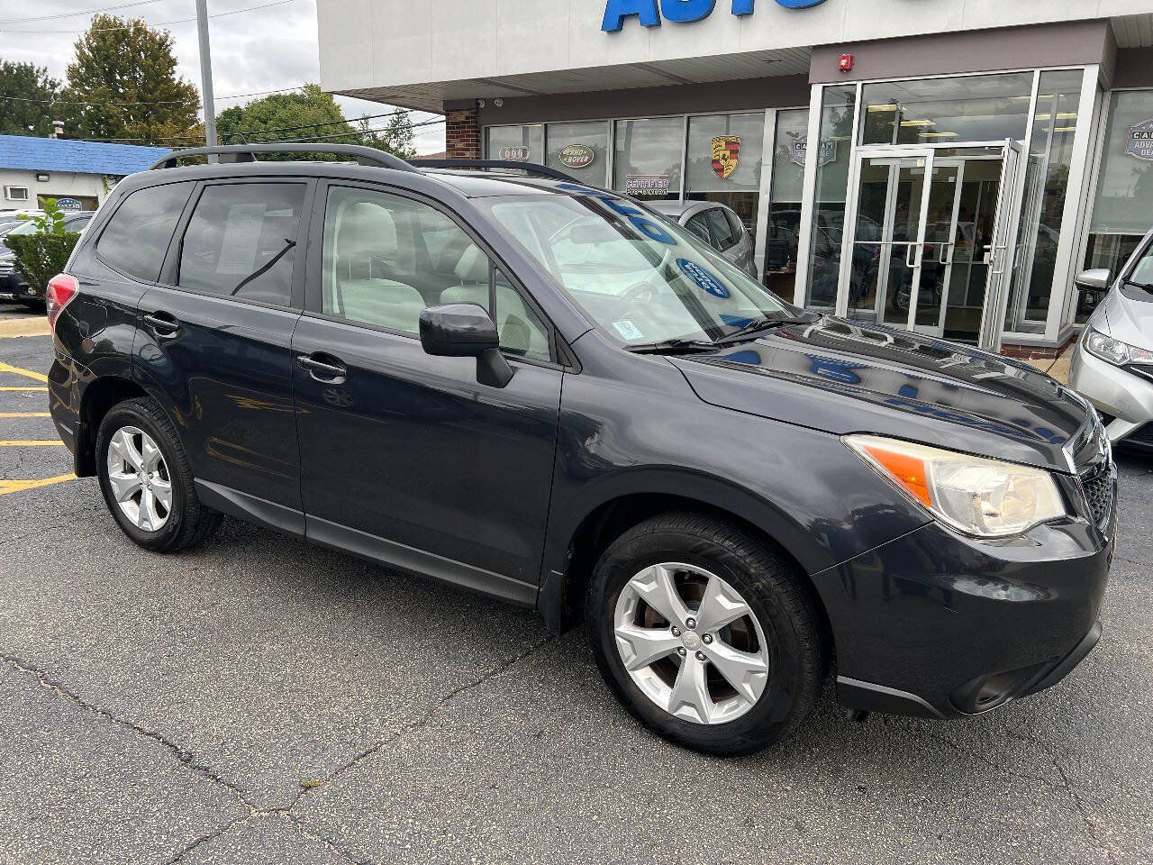 Used 2014 Subaru Forester 2.5i Premium w/ All-Weather Package AWD/4WD image 4