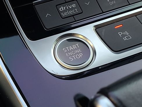 Used 2022 Audi Q8 Premium Plus image 29