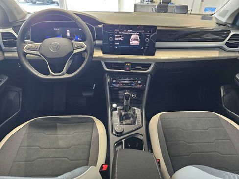 New 2025 Volkswagen Taos SE image 18