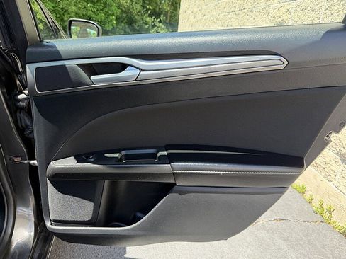 Used 2020 Ford Fusion SE FWD image 28