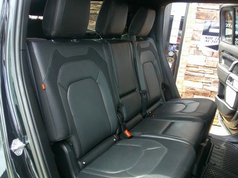 Used 2023 Land Rover Defender 130 X-Dynamic SE AWD/4WD image 53