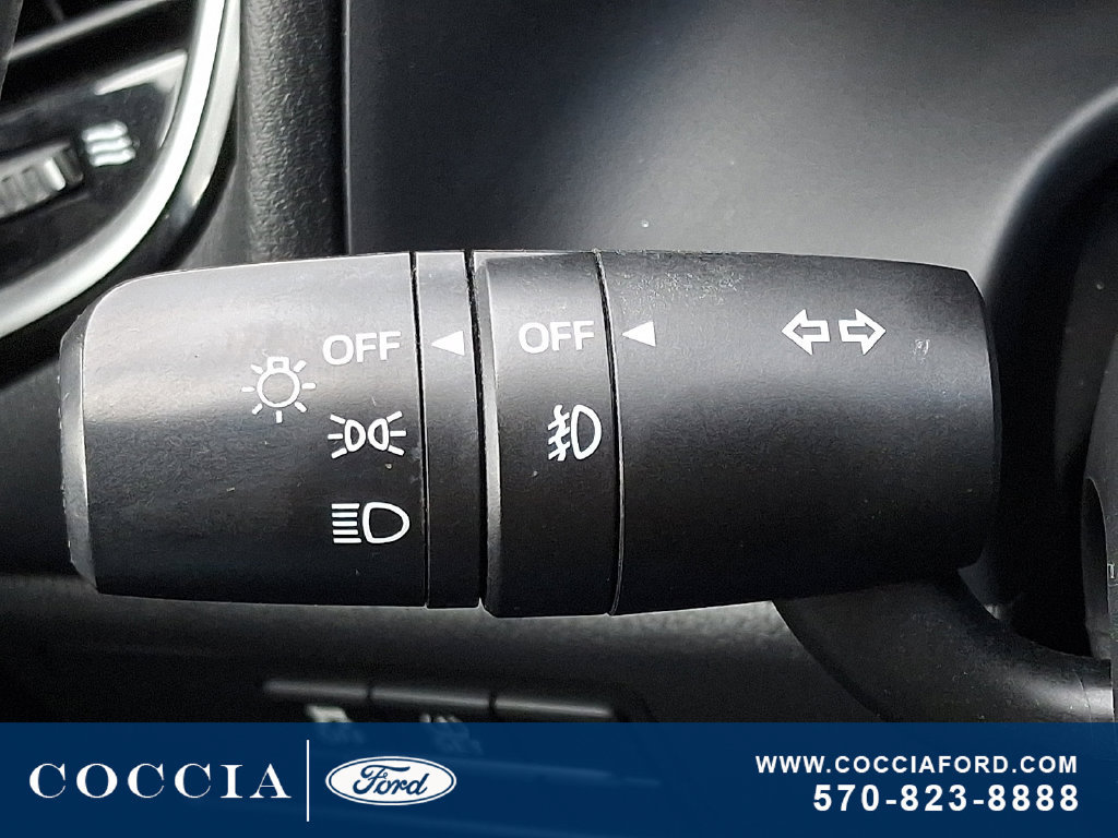 Used 2014 MAZDA MAZDA3 i Touring w/ Moonroof Package 1 FWD image 25