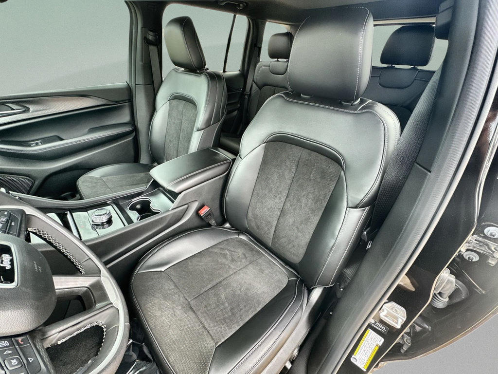 New 2025 Jeep Grand Cherokee Altitude RWD image 37