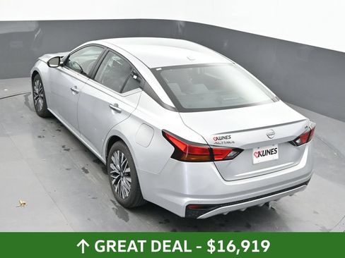 Used 2023 Nissan Altima 2.5 SV FWD image 46