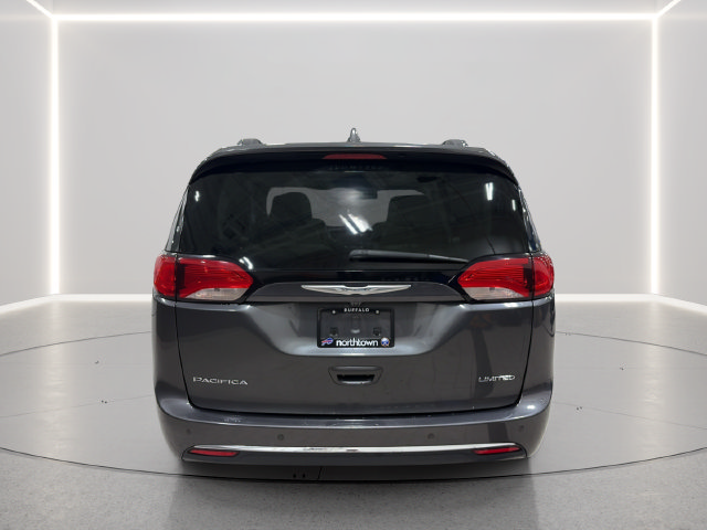 Used 2017 Chrysler Pacifica Limited w/ UConnect Theater Package FWD image 4