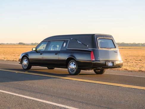 Used 2009 Cadillac DTS Hearse FWD image 8