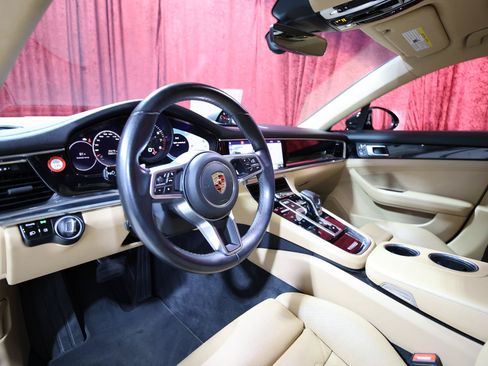 Used 2018 Porsche Panamera RWD image 12