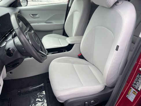 Used 2025 Hyundai Kona SEL image 32