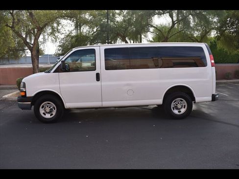 Used 2015 Chevrolet Express 2500 LT w/ LT Preferred Equipment Group RWD image 4