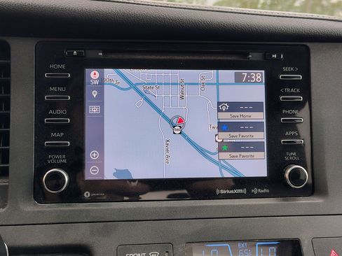 Used 2018 Toyota Sienna XLE w/ XLE Navigation Package AWD/4WD image 3