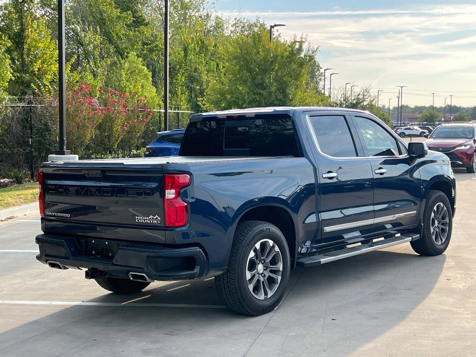 Used 2022 Chevrolet Silverado 1500 High Country w/ Z71 Off-Road Package AWD/4WD image 13