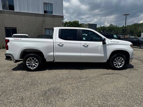 Used 2022 Chevrolet Silverado 1500 LT AWD/4WD image 8