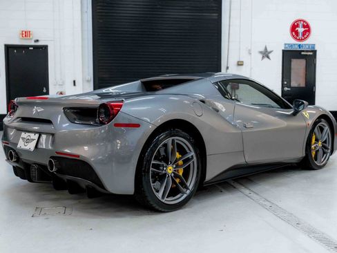 Used 2018 Ferrari 488 Spider image 14