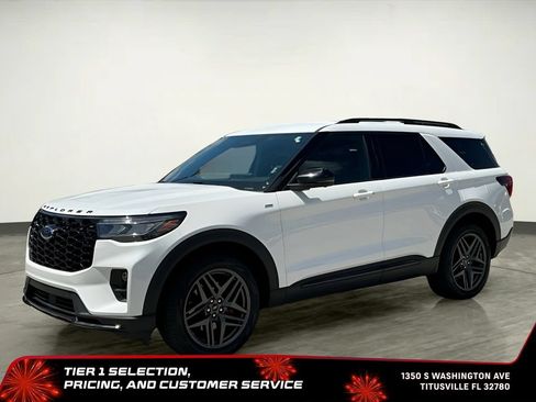 Used 2025 Ford Explorer ST-Line w/ ST-Line Street Pack AWD/4WD image 2