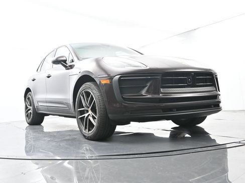 Certified 2025 Porsche Macan AWD/4WD image 51