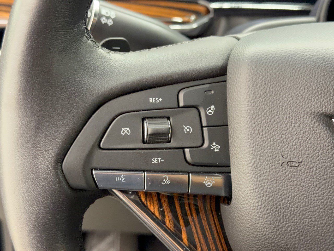 Used 2023 Cadillac Escalade ESV Premium Luxury w/ Performance Package AWD/4WD image 18