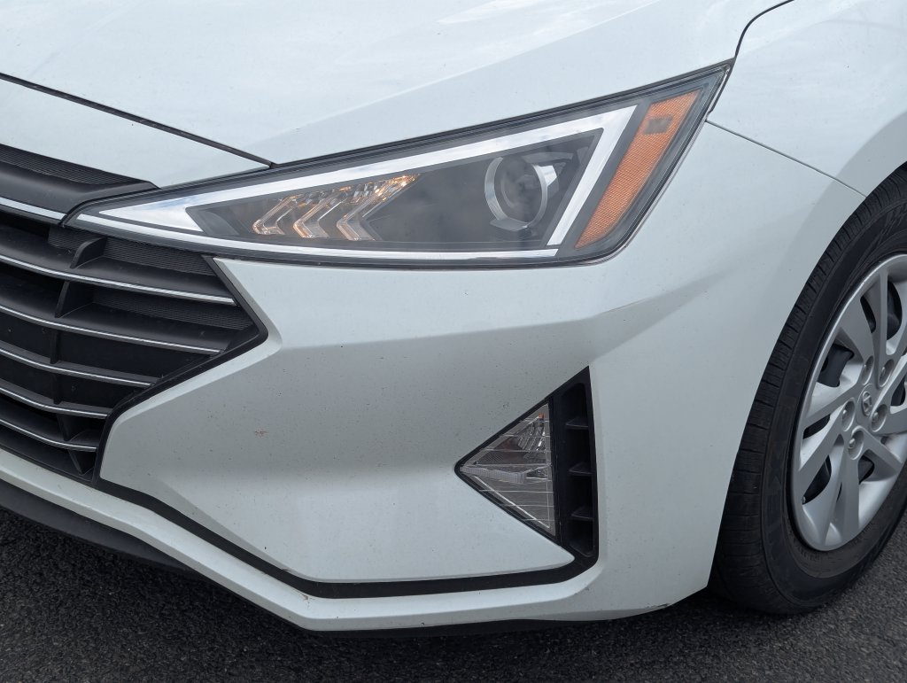 Used 2019 Hyundai Elantra SE w/ Cargo Package FWD image 11