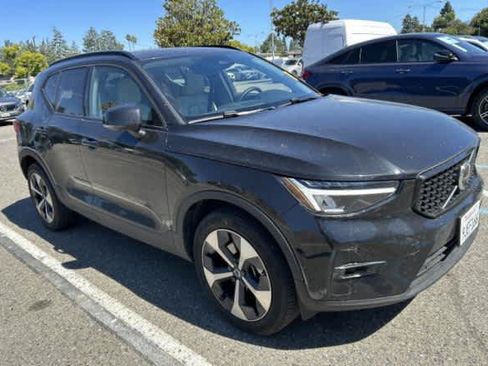 Used 2023 Volvo XC40 B5 Plus w/ Driver Assist Package AWD/4WD image 10