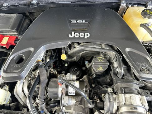 Used 2021 Jeep Wrangler Unlimited Rubicon AWD/4WD image 28
