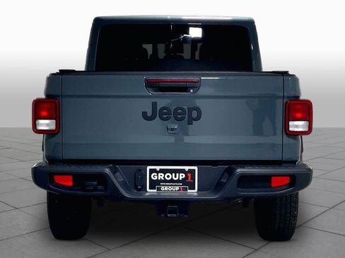 Used 2025 Jeep Gladiator Sport w/ Premium Package AWD/4WD image 7