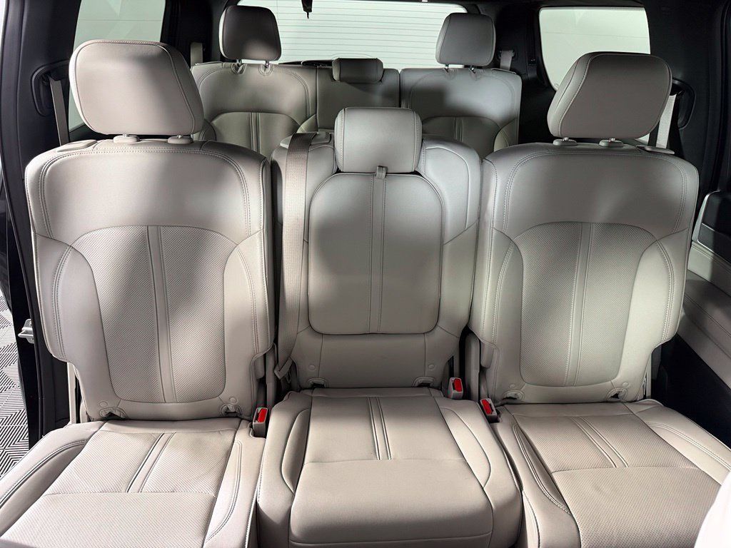 Used 2025 Jeep Wagoneer 4WD image 19