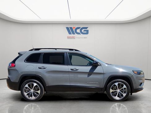 Used 2022 Jeep Cherokee Limited w/ Elite Package AWD/4WD image 3