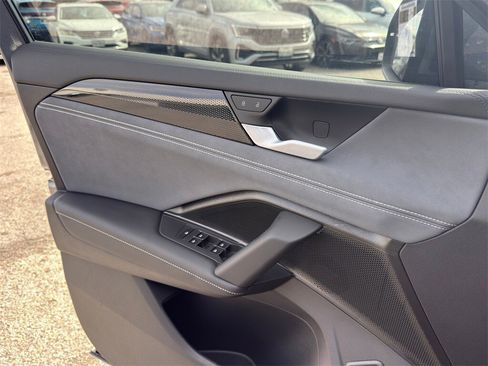 New 2026 Volkswagen Tiguan SE image 16