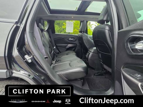 Used 2022 Jeep Cherokee Limited w/ Elite Package AWD/4WD image 14