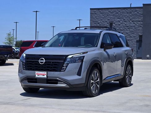 New 2026 Nissan Pathfinder Platinum AWD/4WD image 2
