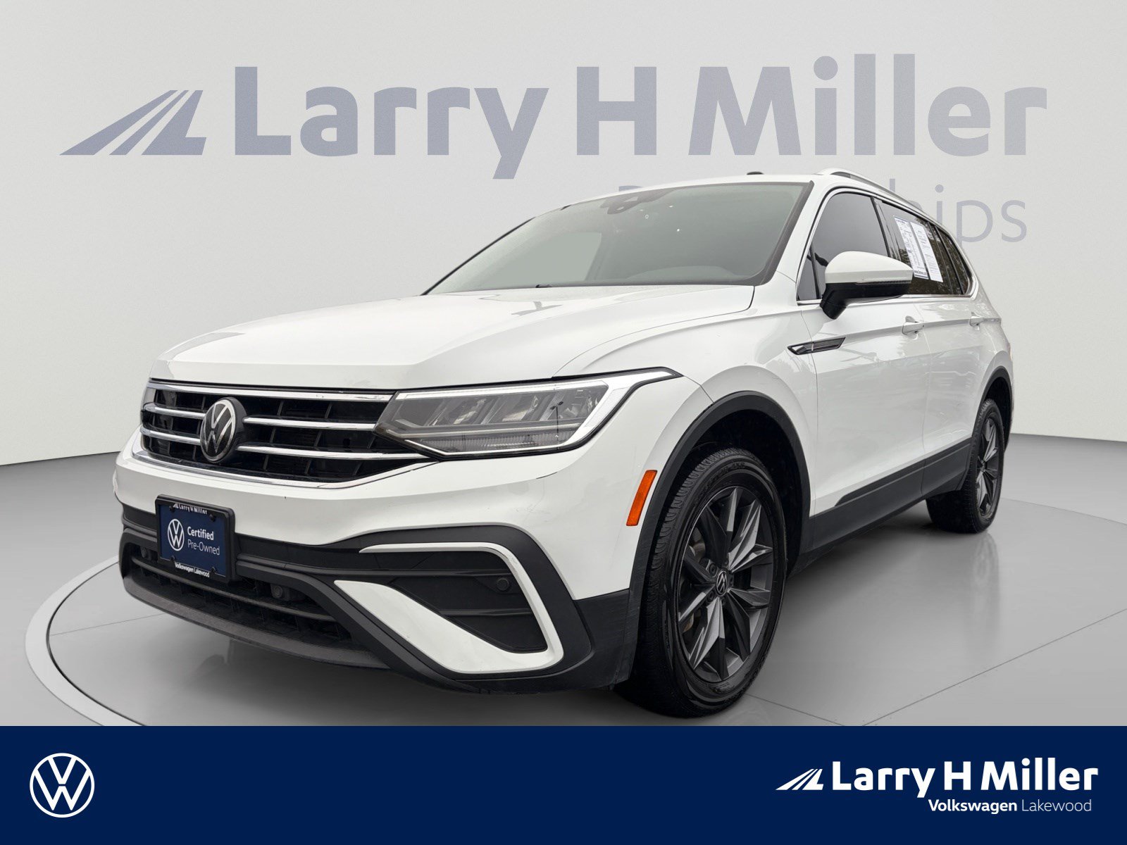 Used 2022 Volkswagen Tiguan SE AWD/4WD image 1