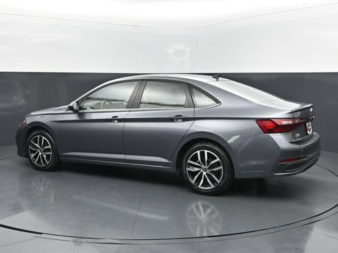 Used 2026 Volkswagen Jetta SE FWD image 3