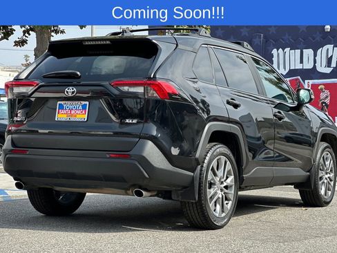 Used 2023 Toyota RAV4 XLE Premium image 4