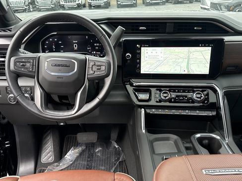 Used 2025 GMC Sierra 3500 Denali Ultimate AWD/4WD image 7