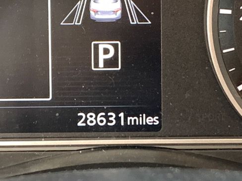 Used 2025 Nissan Versa SV image 9