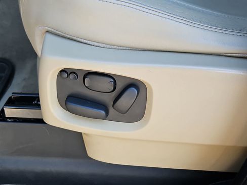 Used 2011 Land Rover LR4 HSE LUX image 18