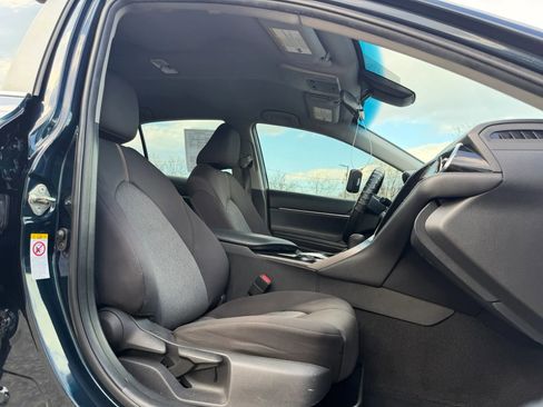 Used 2018 Toyota Camry LE image 15