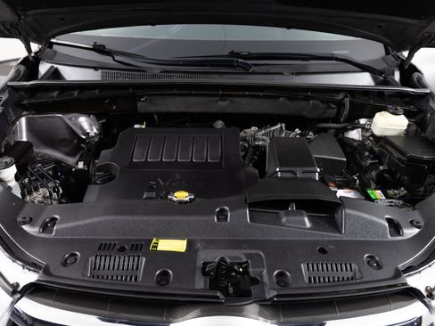 Used 2015 Toyota Highlander XLE image 49