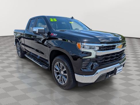 Used 2025 Chevrolet Silverado 1500 LT w/ Z71 Off-Road Package AWD/4WD image 7