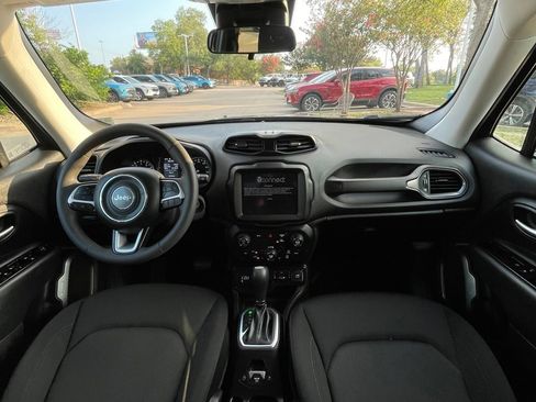 Used 2023 Jeep Renegade Latitude AWD/4WD image 10