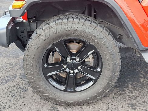 Used 2020 Jeep Wrangler Unlimited Sahara image 9