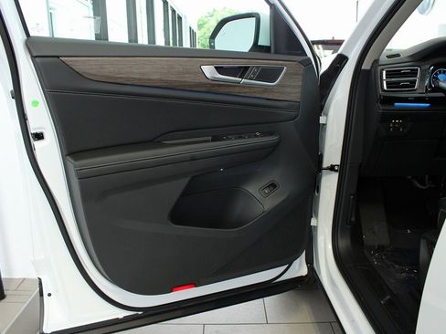 New 2025 Volkswagen Atlas SEL image 36