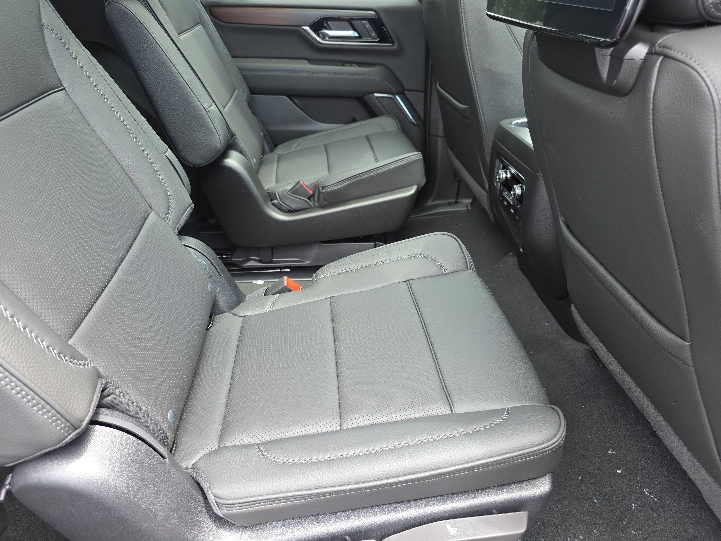 New 2026 GMC Yukon Denali w/ Denali Reserve Package AWD/4WD image 24