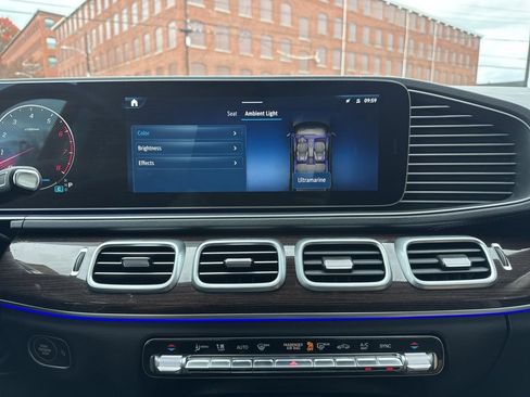 Certified 2025 Mercedes-Benz GLS 450 4MATIC image 39