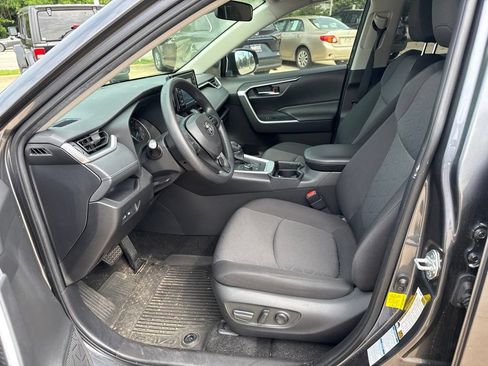 Used 2021 Toyota RAV4 XLE AWD/4WD image 14