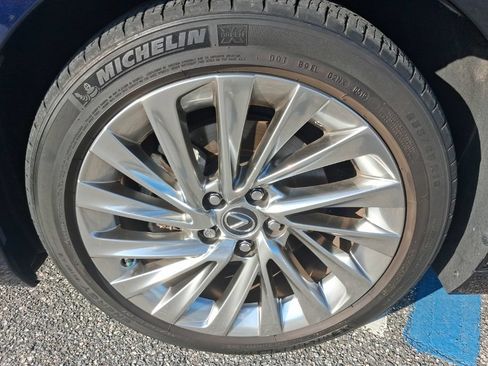 Used 2019 Lexus ES 350 Ultra Luxury w/ Accessory Package 2 FWD image 17