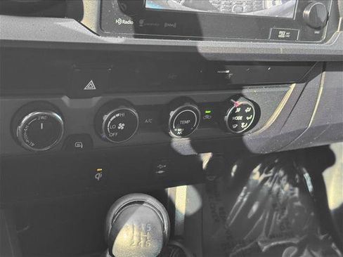 Used 2017 Toyota Tacoma TRD Sport w/ Tow Package AWD/4WD image 15