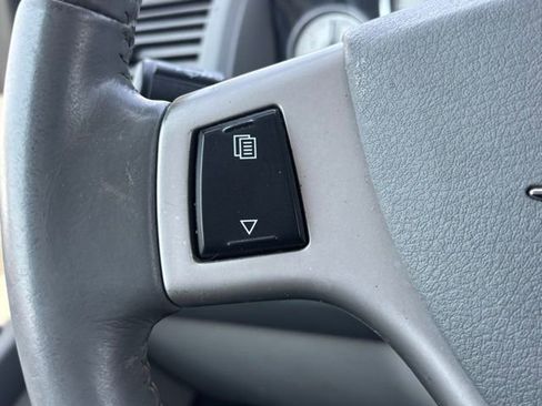 Used 2009 Chrysler Town & Country Limited w/ Entertainment Group #3 image 17